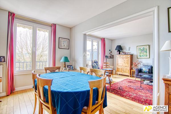Versailles Avenue de Paris Appartement 7 pièces 139 m² au sol situé au 4ème et dernier étage avec ascenseur, cave et parking en sous-sol €895 000 ** - Référence 27515
