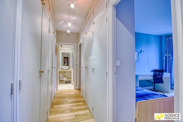 Versailles Avenue de Paris Appartement 7 pièces 139 m² au sol situé au 4ème et dernier étage avec ascenseur, cave et parking en sous-sol €895 000 ** - Référence 27515
