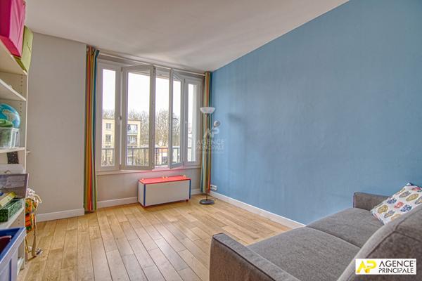 Versailles Avenue de Paris Appartement 7 pièces 139 m² au sol situé au 4ème et dernier étage avec ascenseur, cave et parking en sous-sol €895 000 ** - Référence 27515