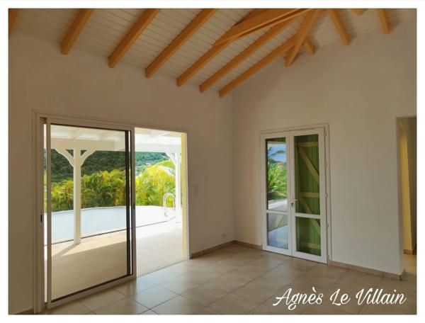 Maison avec Piscine vue sur la Baie des Saintes