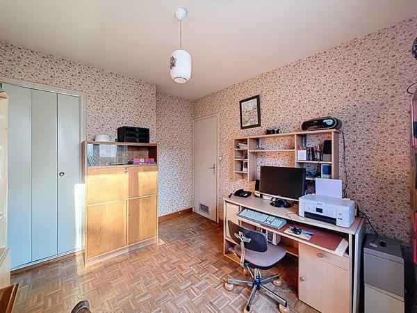 Maison familiale fort potentiel à Meximieux 100m2 sur sous sol complet et combles aménagées, vue dégagée, terrain 1108m2