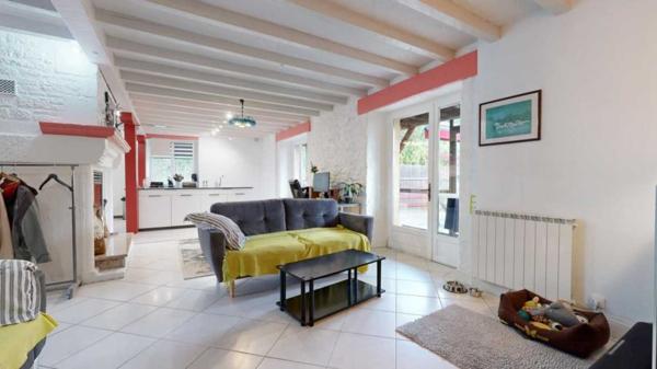Maison ancienne - Sarlat-la-caneda Charmant ensemble en pierre avec une maison principale, 5 gîtes et une piscine au coeur de la vallée des châteaux en Périgord Noir.