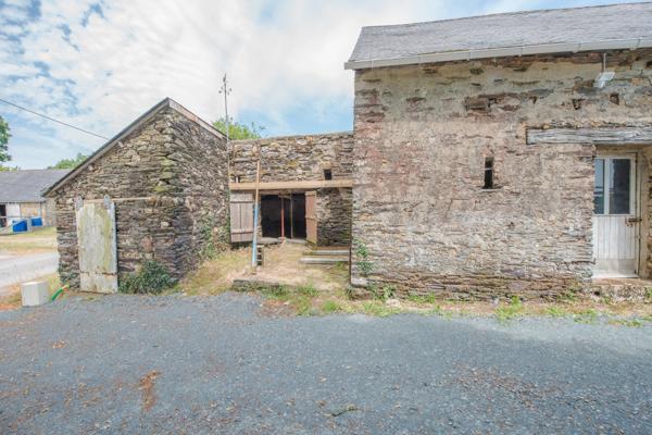 ENSEMBLE IMMOBILIER A RÉNOVER – FORT POTENTIEL – ENTRE GUÉMENÉ-PENFAO ET LA FORÊT DU GÂVRE