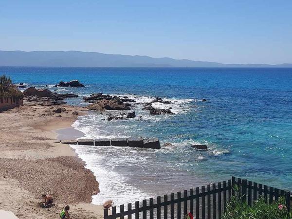 Grand Studio 42m² les pieds dans l'eau route des Sanguinaires vue mer Ajaccio (20000)