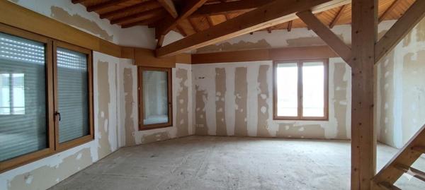 Garage atelier 380 m² à Néré, fort potentiel