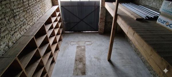 Garage atelier 380 m² à Néré, fort potentiel