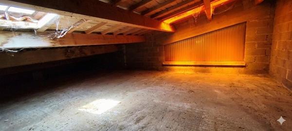 Garage atelier 380 m² à Néré, fort potentiel