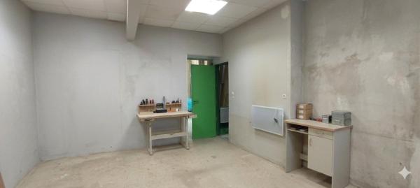 Garage atelier 380 m² à Néré, fort potentiel