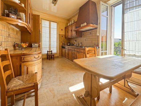 Maison de Caractère Mairie de Rosny + dépendance 90m²