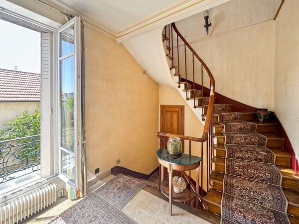 Maison de Caractère Mairie de Rosny + dépendance 90m²