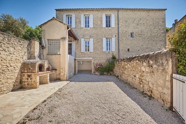 Maison 4 pièces à vendre à Mallemort à deux pas du centre-ville.