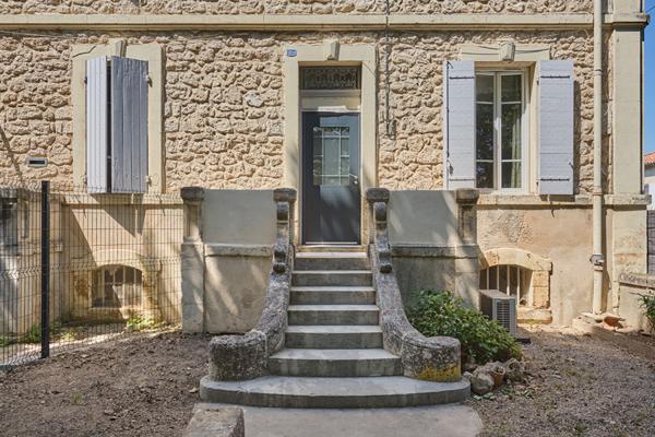 Maison 4 pièces à vendre à Mallemort à deux pas du centre-ville.