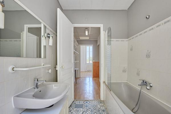 Maison 4 pièces à vendre à Mallemort à deux pas du centre-ville.