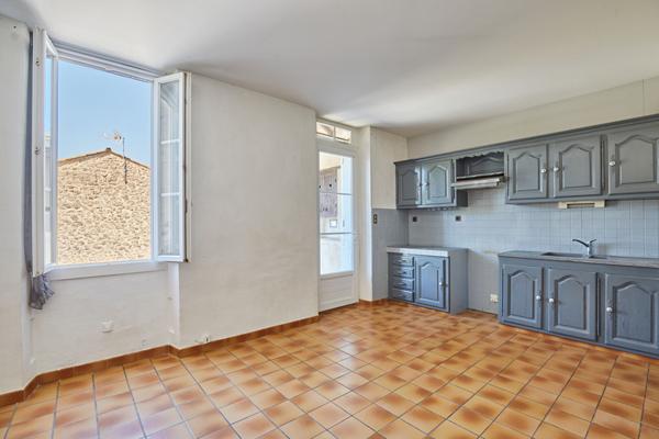 Maison 4 pièces à vendre à Mallemort à deux pas du centre-ville.