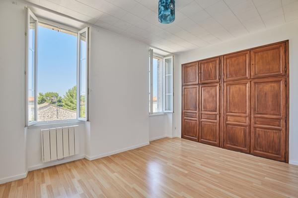 Maison 4 pièces à vendre à Mallemort à deux pas du centre-ville.