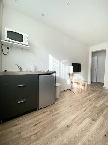 Studio
                                                                                                                                                                                                                                                                                                                        1 pièce(s)                                                                                                                                                                                                                                                                                                                              17.68  m²