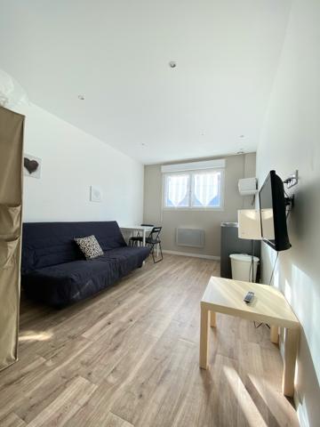 Studio
                                                                                                                                                                                                                                                                                                                        1 pièce(s)                                                                                                                                                                                                                                                                                                                              17.68  m²