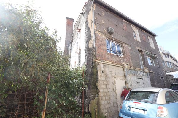 Hangar de 235m² + 3 Niveaux d'environ 100m²