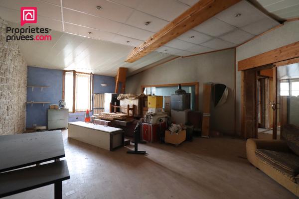 Hangar de 235m² + 3 Niveaux d'environ 100m²