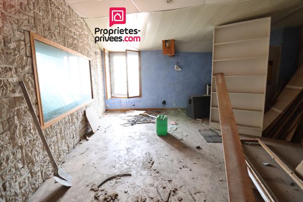 Hangar de 235m² + 3 Niveaux d'environ 100m²