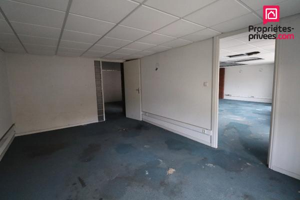 Hangar de 235m² + 3 Niveaux d'environ 100m²