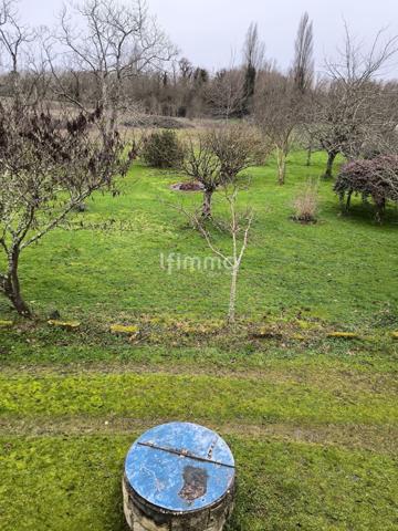 Bâtisse en pierre de 140M2 sur une parcelle d'env. 3960m2