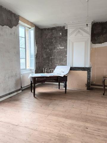 Bâtisse en pierre de 140M2 sur une parcelle d'env. 3960m2