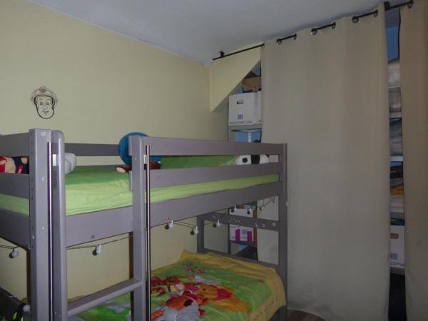 GRANDE MAISON AVEC SES 5 CHAMBRES ET SON JOLI TERRAIN