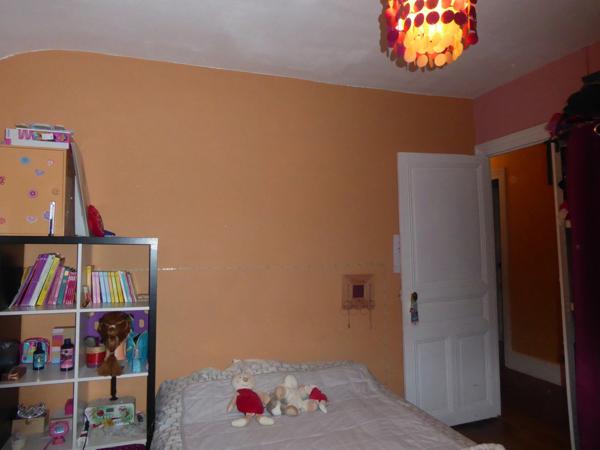 GRANDE MAISON AVEC SES 5 CHAMBRES ET SON JOLI TERRAIN