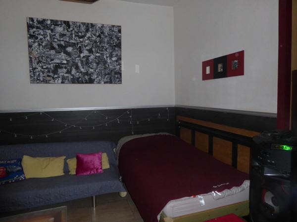 GRANDE MAISON AVEC SES 5 CHAMBRES ET SON JOLI TERRAIN