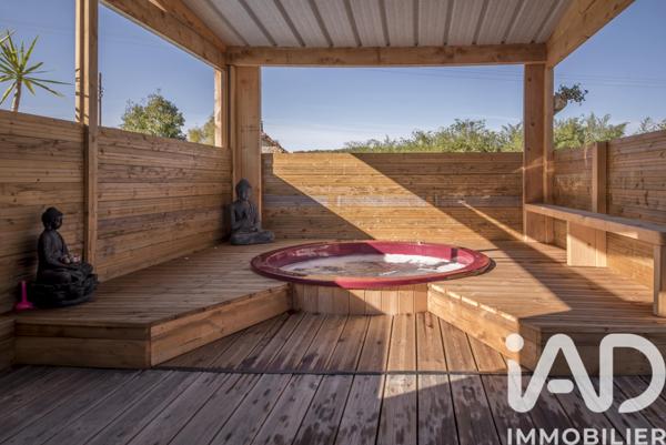 Chambres d’hôtes, Gîtes​ à vendre 806 m² Saint-Chamarand