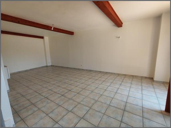 POMPIGNAN – T3 DE CARACTÈRE AVEC GRAND JARDIN ET GARAGE