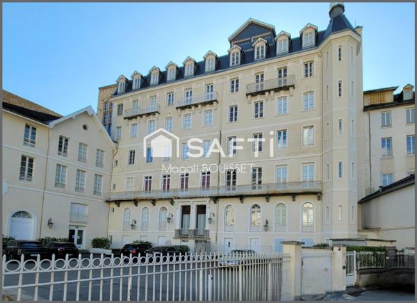 Appartement T1 Bis de 30m², vue sur les montagnes avec un balcon, ascenseur, cellier, casier à ski et local à vélos, place de parking. Charpente et toiture neuve.
