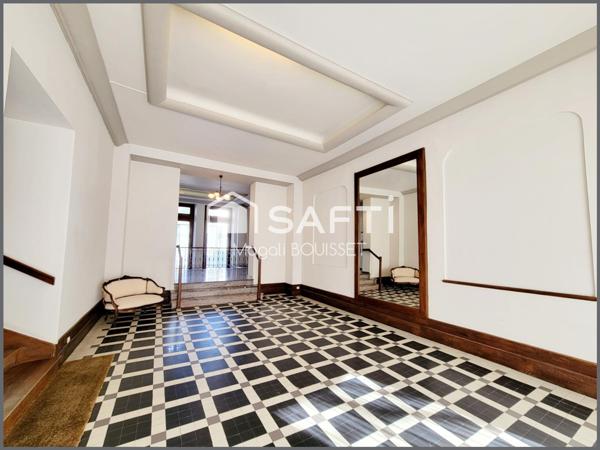 Appartement T1 Bis de 30m², vue sur les montagnes avec un balcon, ascenseur, cellier, casier à ski et local à vélos, place de parking. Charpente et toiture neuve.