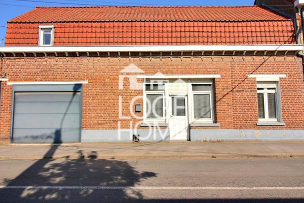 Ensemble immobilier comprenant 2 logements t4 avec garages extérieurs et dépendances