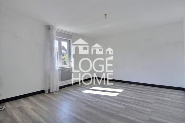 Ensemble immobilier comprenant 2 logements t4 avec garages extérieurs et dépendances