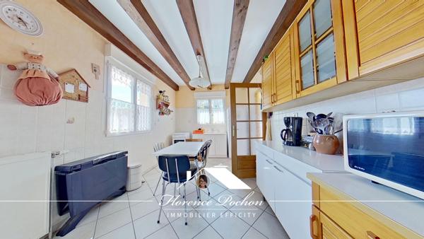 Maison
         4 pièces
        - 100 m² Exclusivité 220 000 € *