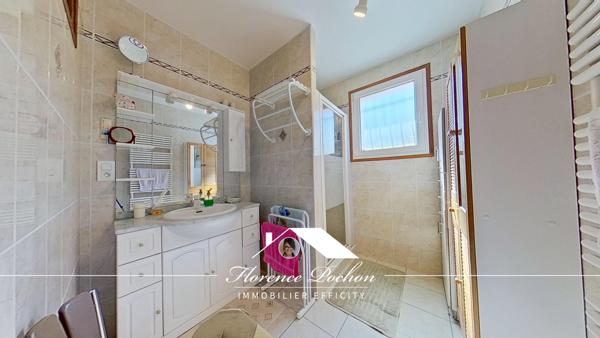 Maison
         4 pièces
        - 100 m² Exclusivité 220 000 € *
