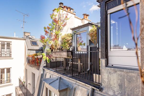 Dernier étage traversant avec extérieurs et vues – Louvre – Rivoli