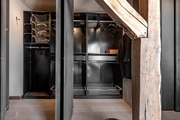 Dernier étage traversant avec extérieurs et vues – Louvre – Rivoli