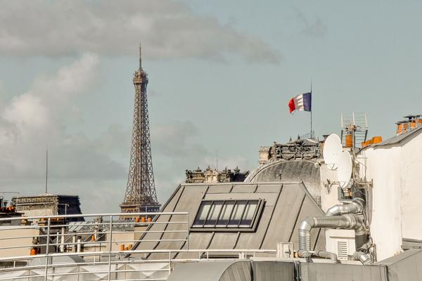 Dernier étage traversant avec extérieurs et vues – Louvre – Rivoli