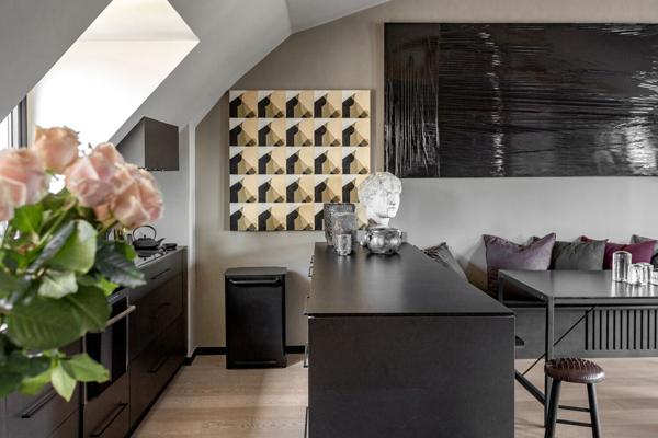 Dernier étage traversant avec extérieurs et vues – Louvre – Rivoli