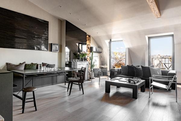 Dernier étage traversant avec extérieurs et vues – Louvre – Rivoli