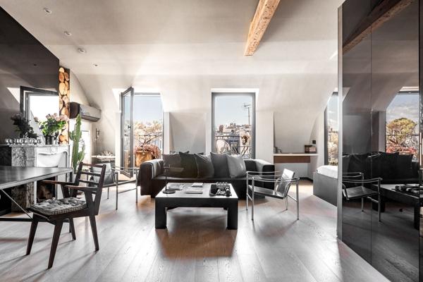 Dernier étage traversant avec extérieurs et vues – Louvre – Rivoli