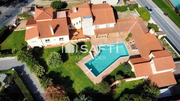 propriété de prestige, piscine, jardin, centre-village