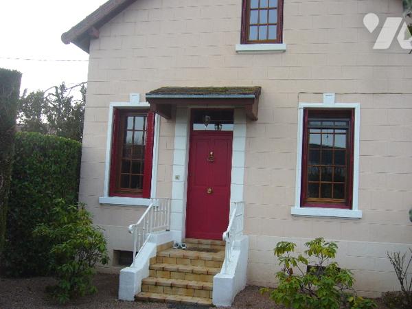 MAISON INDIVIDUELLE, JARDIN et GARAGE LAPALISSE CENTRE