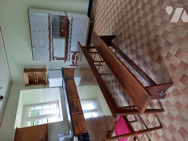 Ancien corps de ferme habitable mais à rénover. Nouveauté, à visiter rapidement.