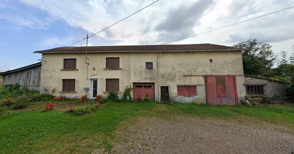 Corps de ferme à rénover sur plus d'un hectare de terrain