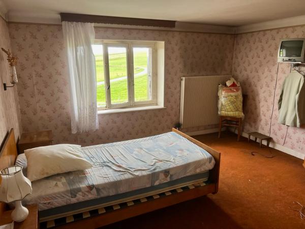 Corps de ferme à rénover sur plus d'un hectare de terrain