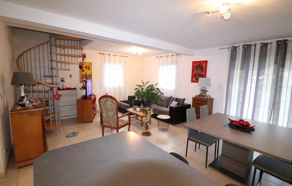 St Uze : villa T4 avec 550 m2 terrain et garage double